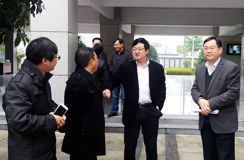 市委常委高新區黨工委書記王猛視察浙大自貢創新中心