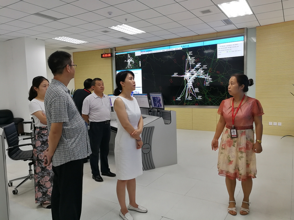 高新管委會主任單鑫與匯東公司總經理鄒陽一行到中國電科產業園考察洽談合作業務