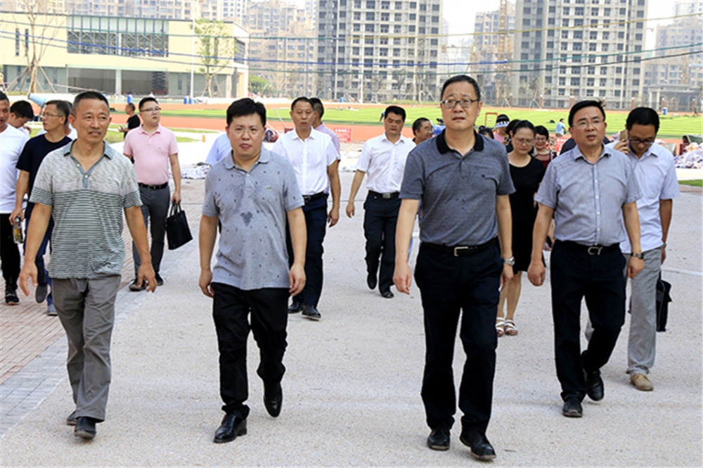 市委常委、高新區黨工委書記張邦舉率隊到公司匯南試驗學校、臥龍大道三期等項目調研督導