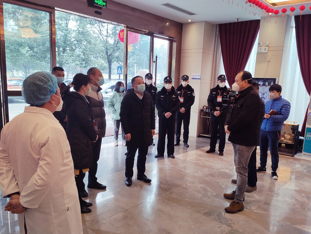 自貢市委副書記、市長何樹平一行到自貢市區“愛心酒店”——天驕大酒店視察疫情防控工作