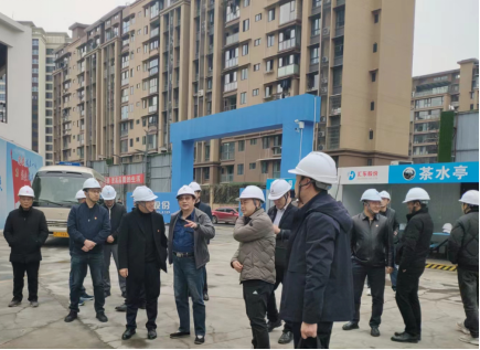 四川省住房和城鄉建設廳黨組成員、副廳長張澤民帶隊蒞臨“匯東鹽都印象”項目開展建筑領域安全生產督導檢查