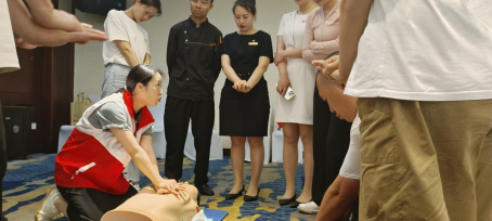 匯東大酒店開(kāi)展無(wú)償獻(xiàn)血暨心肺復(fù)蘇（CPR+AED）培訓(xùn)活動(dòng)