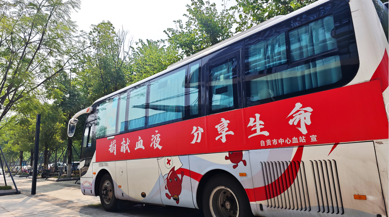 “無償獻血顯大愛 滴滴熱血暖人心”  匯東股份公司參與無償獻血活動